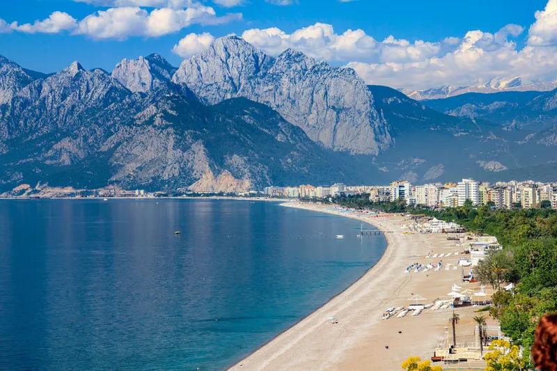 Stunning aerial view of Antalya beach with Taurus Mountains and cityscape in Türkiye
by Erik Karits on Pexels