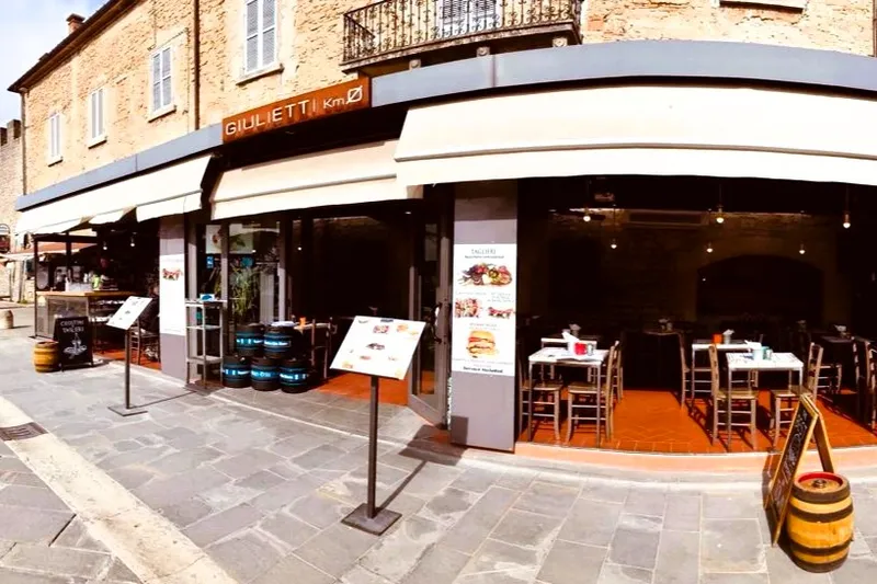 Street view of Giulietti km0 restaurant in San Marino