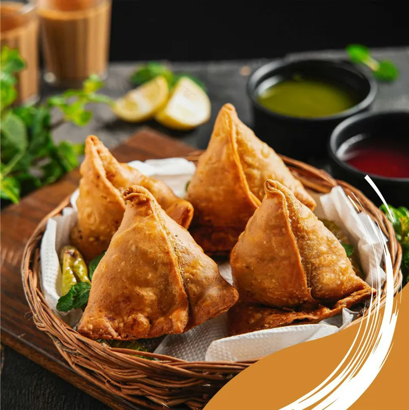 Fried Samosa in wicker tray